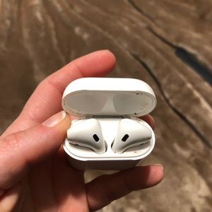 Apple AirPods First Generation GUC